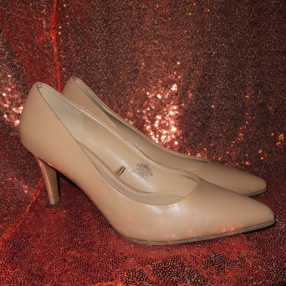 *PRICE DROP* Old Navy Nude Kitten Heels